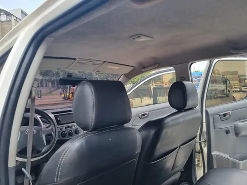 Toyota Hilux 2.7 MT 4X2
