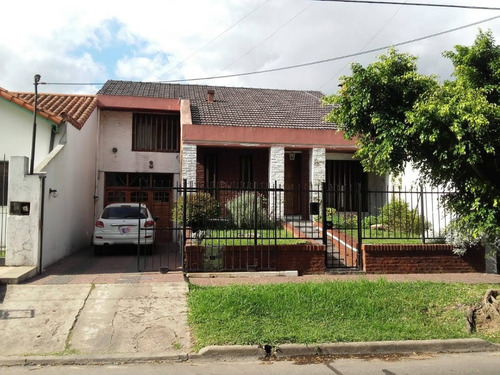 Hermosa Casa Barrio Parque Calchaqui. Acepta Permuta