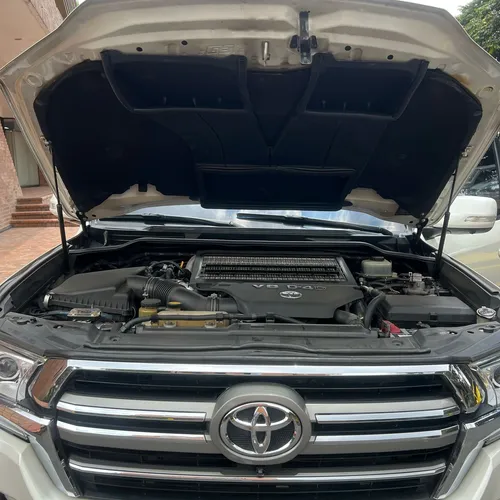 Toyota Land Cruiser 4.5 Imperial Lc200 Diésel
