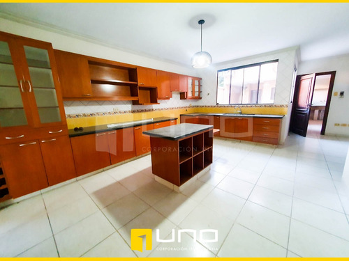 Imagen 4 de 11 de Barrio Fleig Hermosa Casa Con Piscina En Alquiler