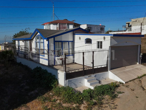Casa En Venta En Fracc. Las Palmas Iii, Ensenada, Baja California