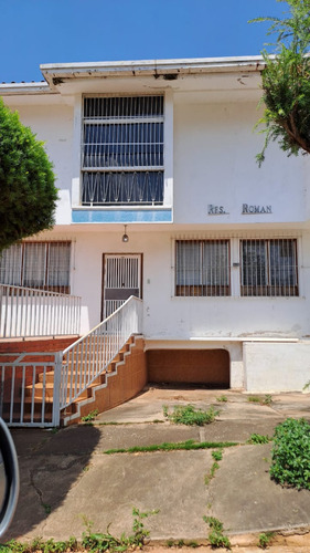 Ligia Guardia Vende Aparto-quinta Para Remodelar En Urb. El Trigal Sur Cod: (LG-012) 