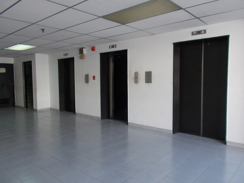 Imagen 2 de 10 de Excelente Oficina Con Vigilancia Privada Av Urdaneta