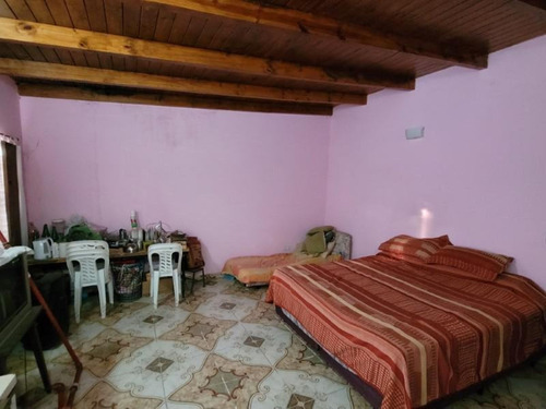 Casa Quinta Con Pileta, Y Amplio Terreno Parquizado
