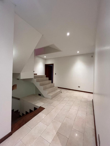 Casa En Inmejorable Zona!!