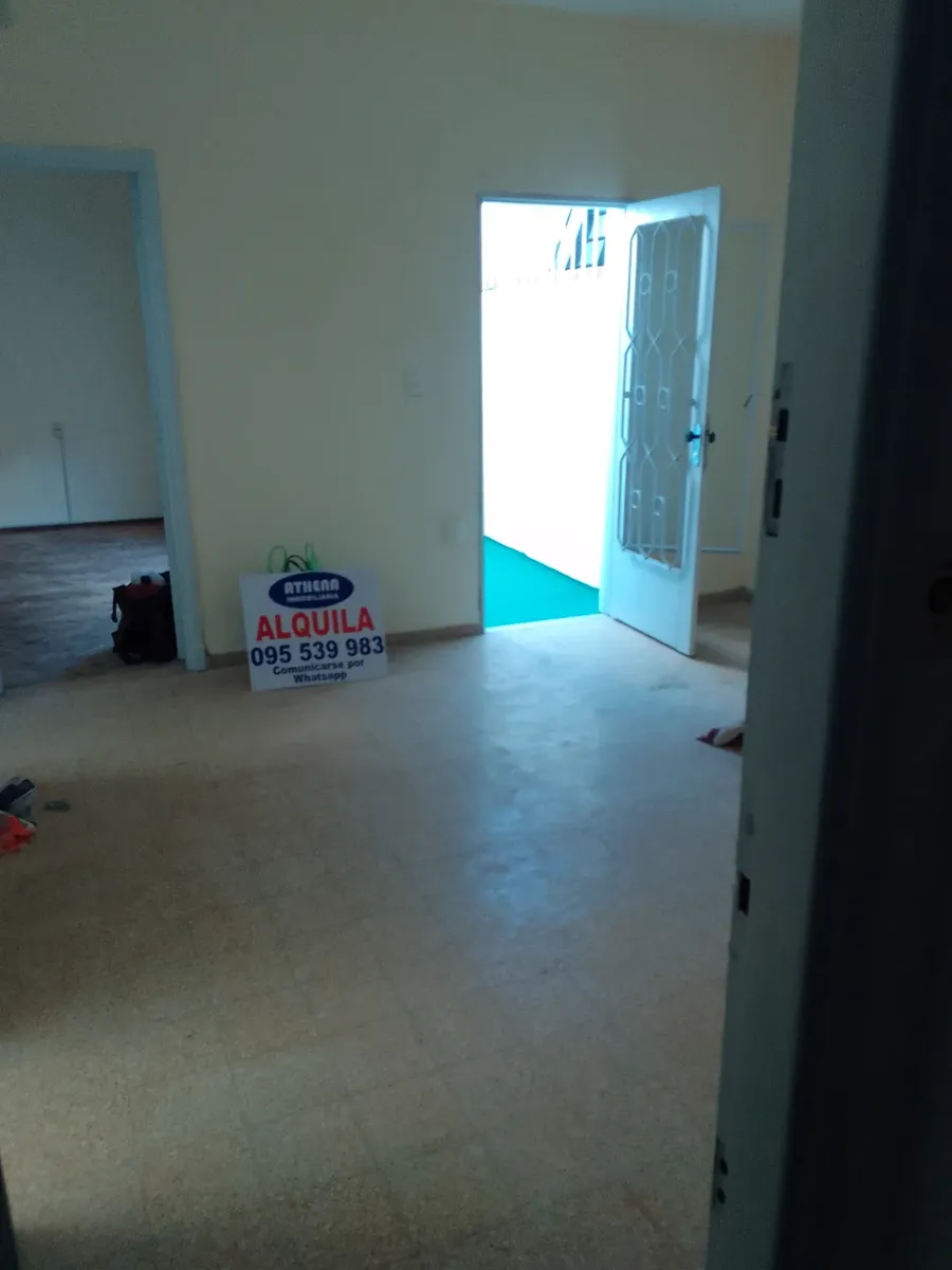 Muy Lindo Apartamento, Luminoso, P.b., 1 Dorm., Coc., Baño, Living Com., Patio Con Parrillero. Cerca De Todo. Buena Construccion, Comodo. Recien Pintado. · Foto 4