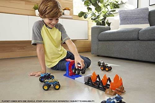 Juego Hot Wheels Monster Trucks Fire Through Hero 164