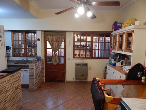 Imagen 4 de 13 de Triplex - Frente - 4 Ambientes - Cochera - Castelar Norte