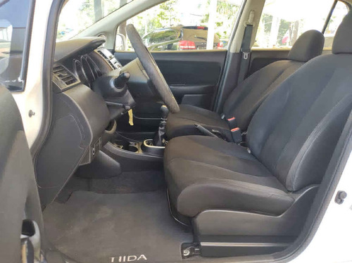 Imagen 10 de 14 de Nissan Tiida 2015 4p Sedán Sense L4/1.8 Man
