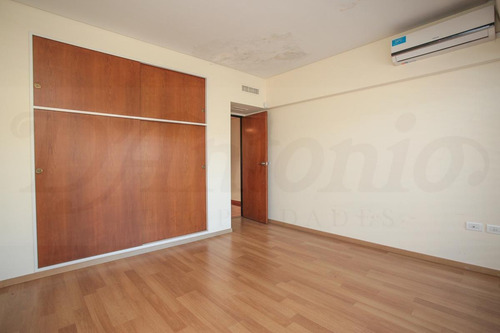 Imagen 28 de 30 de Casa En 3 Niveles De 4 Dormitorios, Jardín, Patio, Pileta, Quincho Y Parrilla - Caballito
