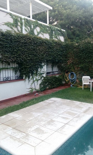 Venta Casa En El Centro De Córdoba, Y En El Centro De La Manzana! Ideal Para Una Familia. Cerca De Todo, Apto Uso Comercial Oficinas. Colegios A 1 Cuadra. Shopping A 4 Cuadras!