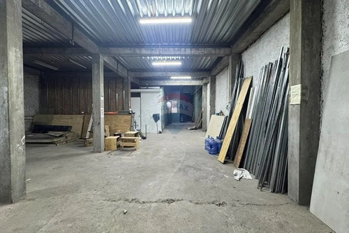 Espacio Mixto 213 M² Con Oficinas Y Bodegaje