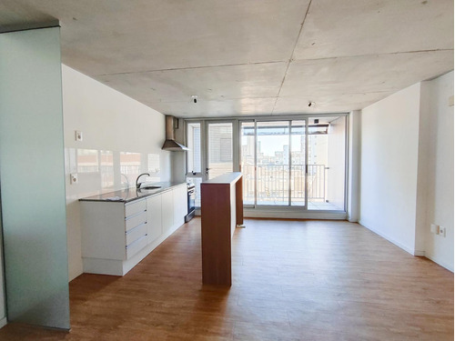 Apartamento En Alquiler De 2 Dormitorios En Barrio Sur A Pasos De La Rambla