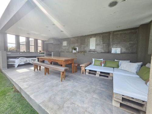 Tejada 5dormt+2estar+5baños+piscina+moderna.