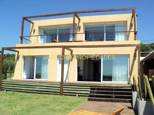 Imagen 29 de 30 de Venta De Casa De 3 Dormitorios En Punta Ballena Con Vista Al Mar