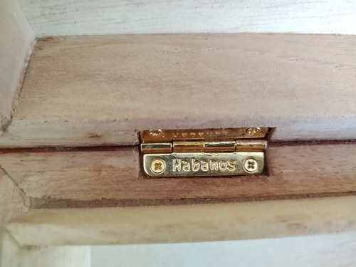 Imagen 2 de 3 de Caja Para Tábacos Y Accesorios
