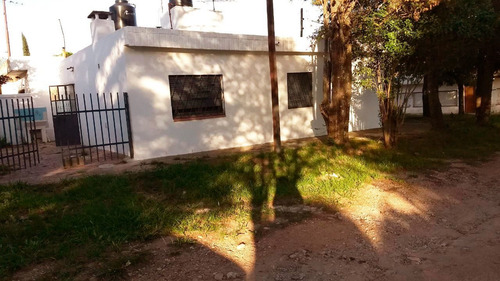 Imagen 2 de 15 de Casa En Venta De 2 Dormitorios Y Amplia Cochera En Bialet Massé
