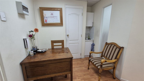 Cómoda Oficina De 2 Privados Y Un Baño En Pleno Centro De Sa