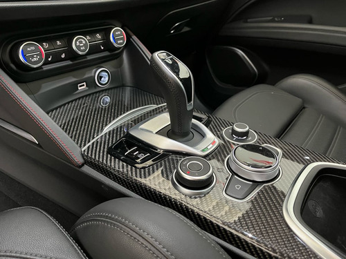 Alfa Romeo Stelvio 2.9L Quadrifoglio Verde V6 Bi-Turbo At