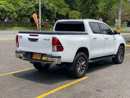 Imagen 7 de 24 de Toyota Hilux 2.4 Td Mt 4x4