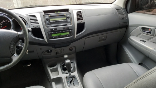 Imagen 14 de 15 de Toyota Hilux 2010 3.0 I Srv Cab Doble At 4x4 Cuero Traut
