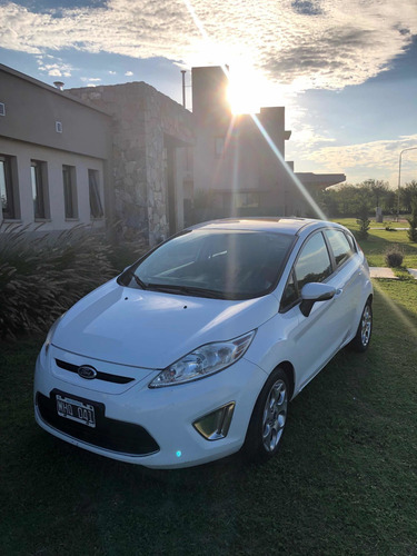 Ford Fiesta Kinetic Design 1.6 Sedan Titanium 120cv 2013