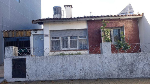 Casa 3 Amb A Modernizar - Moron Sur - 8 Cuadras Del Centro