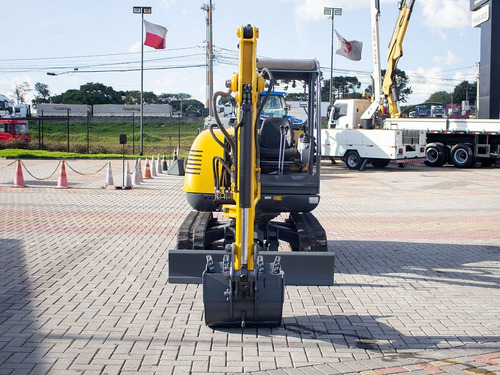 Imagem 18 de 22 de Mini Escavadeira Wacker Neuson 3503 - 2012 = Randon, Jacto
