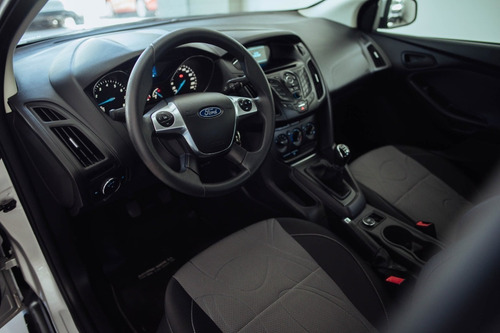 Imagen 3 de 8 de Ford Focus 4p 1.6l N Mt S