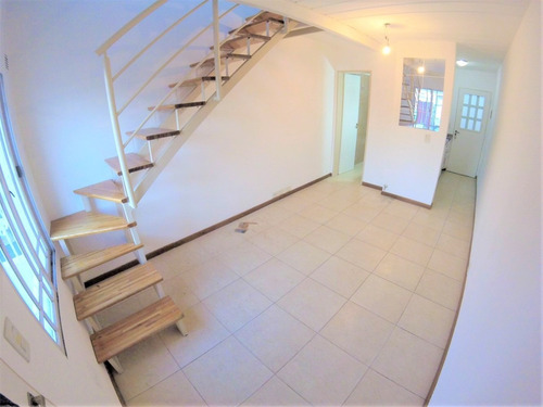Imagen 3 de 11 de Duplex 3 Ambientes Con Patio Y