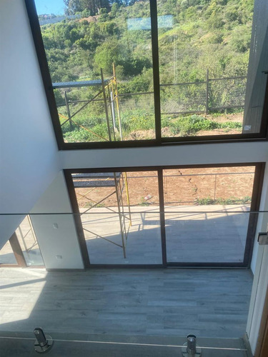 Casa En Venta De 4 Dorm. En Concón