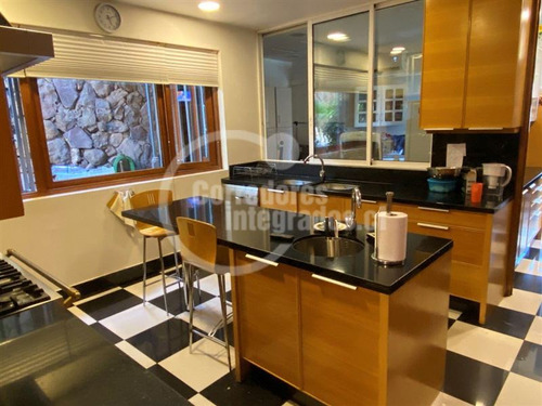 Casa En Arriendo De 5 Dorm. En Lo Barnechea
