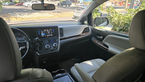 Toyota Sienna 3.5 Limited V6 At