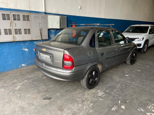 Imagem 11 de 11 de Chevrolet Corsa Classic 2005 1.0 Life 4p Gasolina