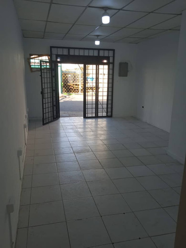 Se Alquila Local Entre Calle Paez Y Av Bolivar, Al02-0116psc-lfaj