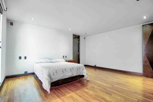 Apartamento En Venta En Chico Reservado. Cod V7216