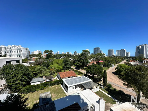 Venta De Apartamento De 2 Dormitorios En Edificio View I