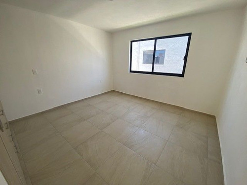 Casas En Venta En Grand Juriquilla, 3 Recamaras, Jardín, Family Room, Lujo!