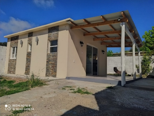 Imagen 8 de 11 de Alquilo Anual Moderna Casa Centro De Piriapolis Al Fondo Próximo A Devoto