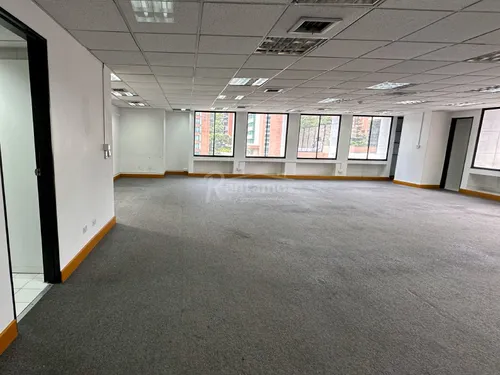 Oficina En Arriendo En El Poblado. Cod A775949