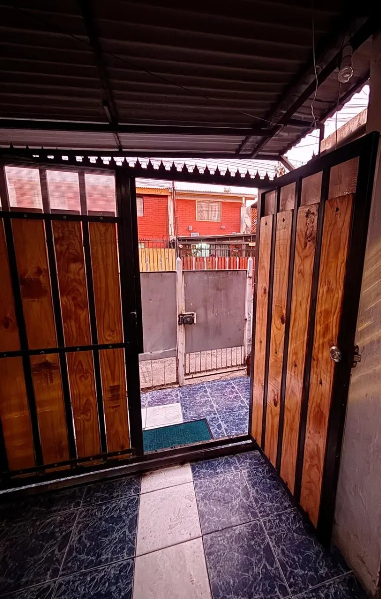 Imagen 5 de 24 de Acogedora Casa De 2 Pisos
