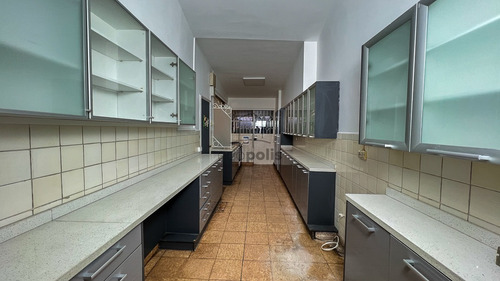 Encantadora Casa Con Diseño Clásico Y Vista Al Mar En Viña