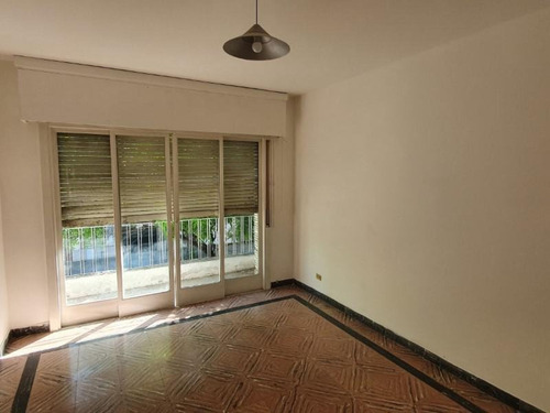 Comodo Departamento, Dos Dormitorios, Patio Con Parillero, Balcon, Sin Expensas !