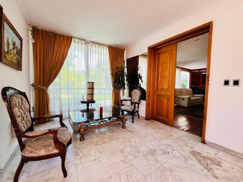 Casa En Venta De 8 Dorm. En Las Condes