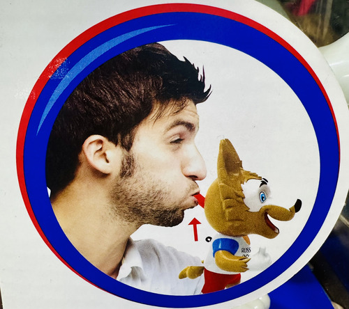 Muñeco De Colección Mundial Rusia 2018 Zabivaka Con Bubuzela