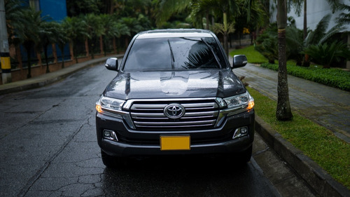 Imagen 15 de 20 de Toyota Land Cruiser 200