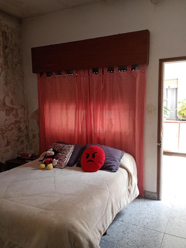 Casa Sobre Lote Propio A Una Cuadra De La Estacion De Caraza.