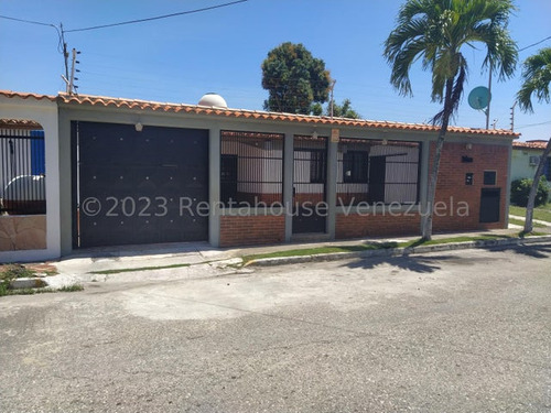 .casa En Venta Ubicada En Conjunto Privado En Cabudare Av Principal Agua Viva Icm