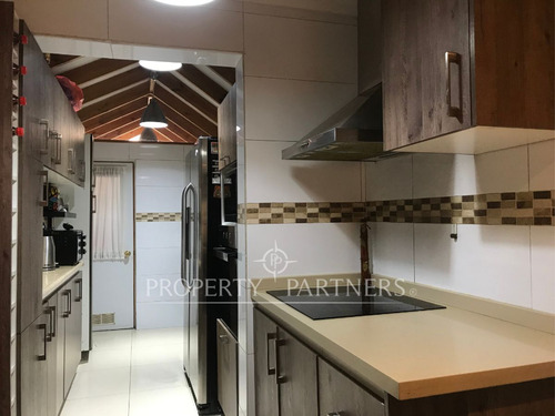 Excelente Y Acogedora Casa Remodelada En Condomini...