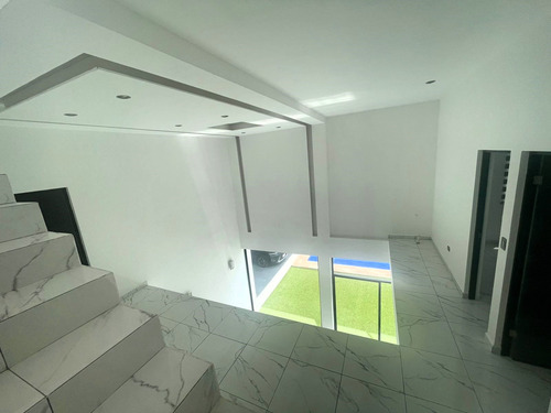 Casa En Venta En La Encomienda, Escobedo, Nuevo León Con Alberca Y Terrazas, 4 Recámaras, 3 Niveles, Alberca, Frente A Parque.
